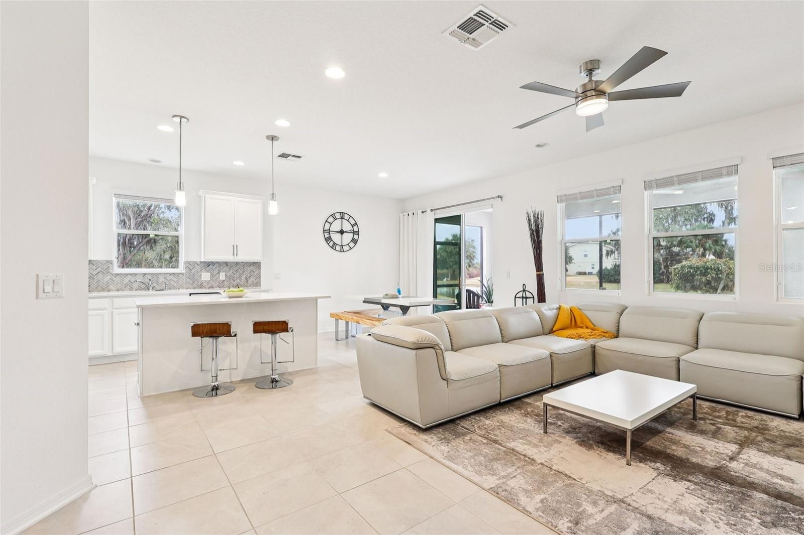 2700 CREEKMORE Ct KISSIMMEE, FL 34746