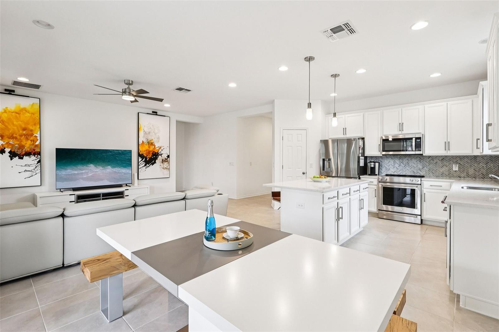 2700 CREEKMORE Ct KISSIMMEE, FL 34746