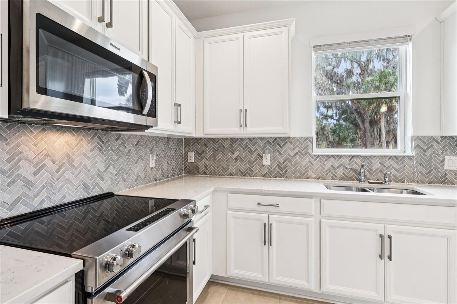 2700 CREEKMORE Ct KISSIMMEE, FL 34746