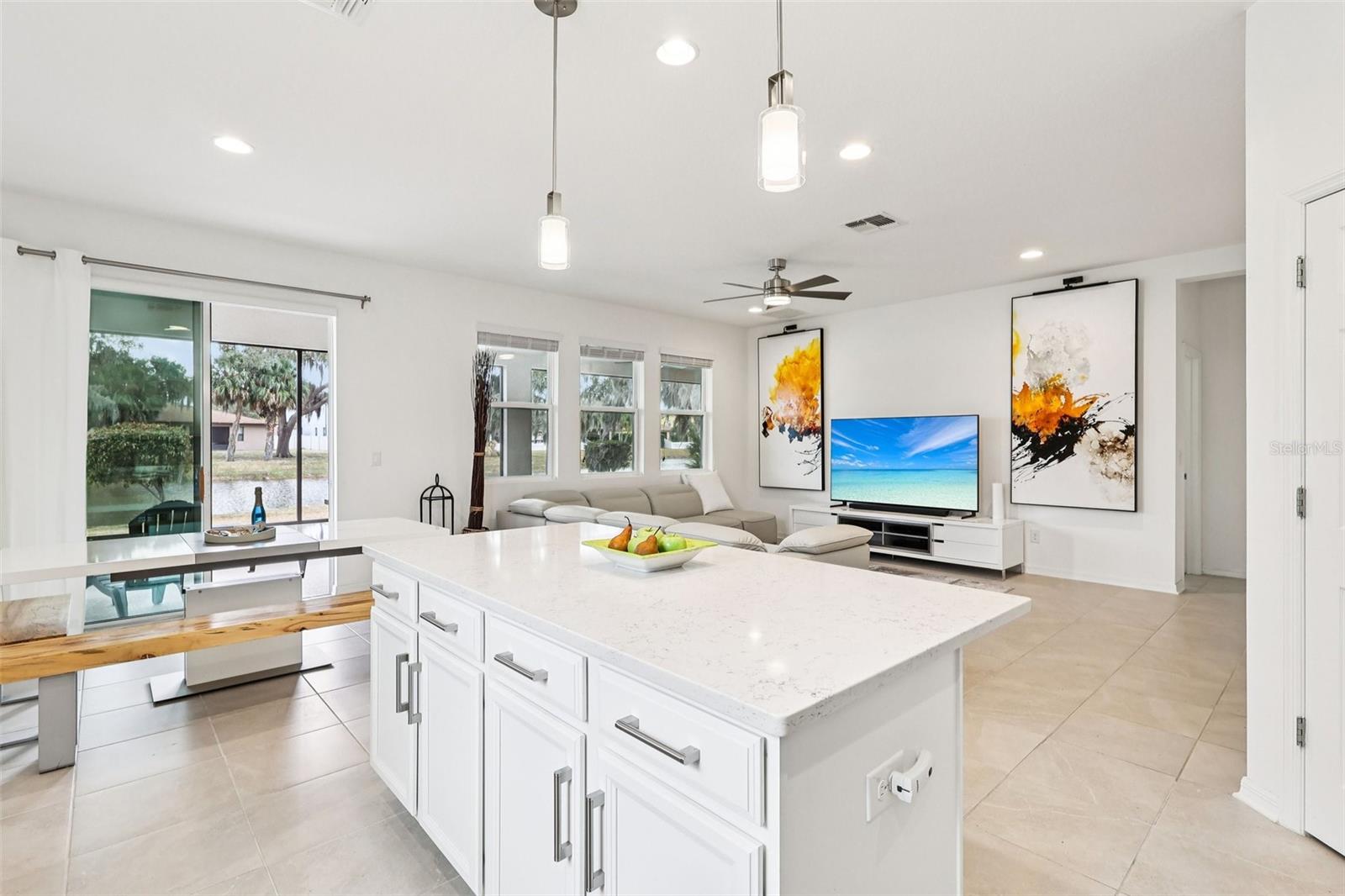 2700 CREEKMORE Ct KISSIMMEE, FL 34746