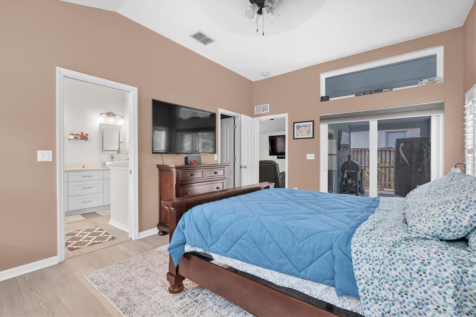 10232 WOODFORD Brg St TAMPA, FL 33626