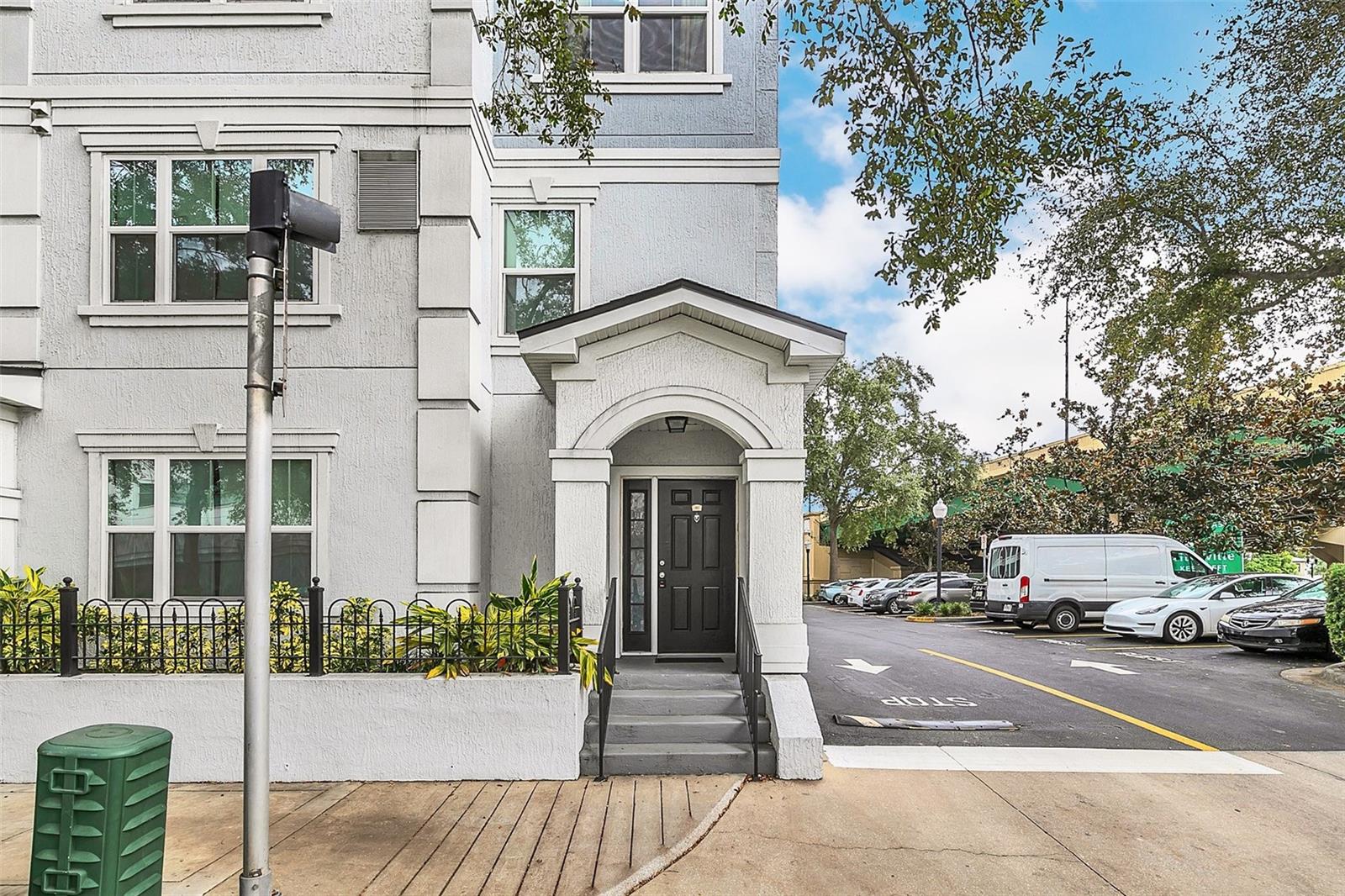 204 E SOUTH St #1055