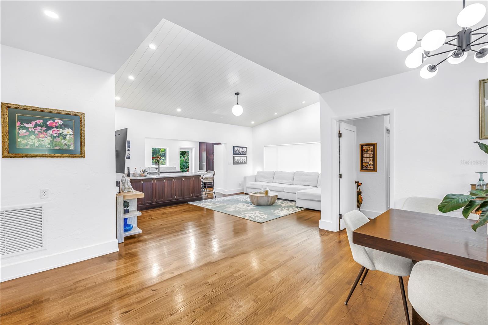 209 BANDERA Way ST PETERSBURG, FL 33704