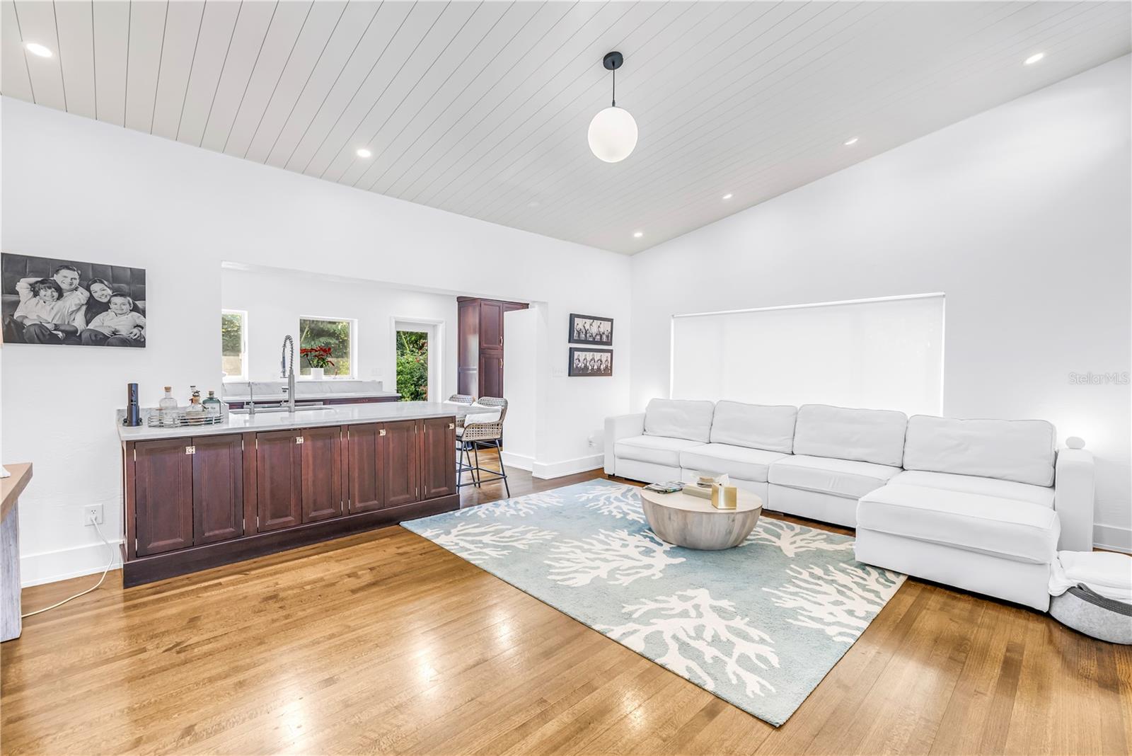 209 BANDERA Way ST PETERSBURG, FL 33704