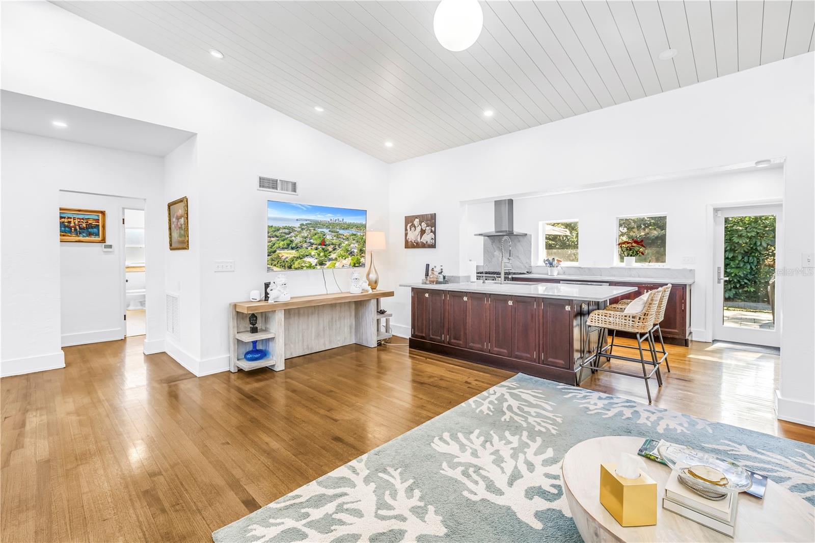 209 BANDERA Way ST PETERSBURG, FL 33704