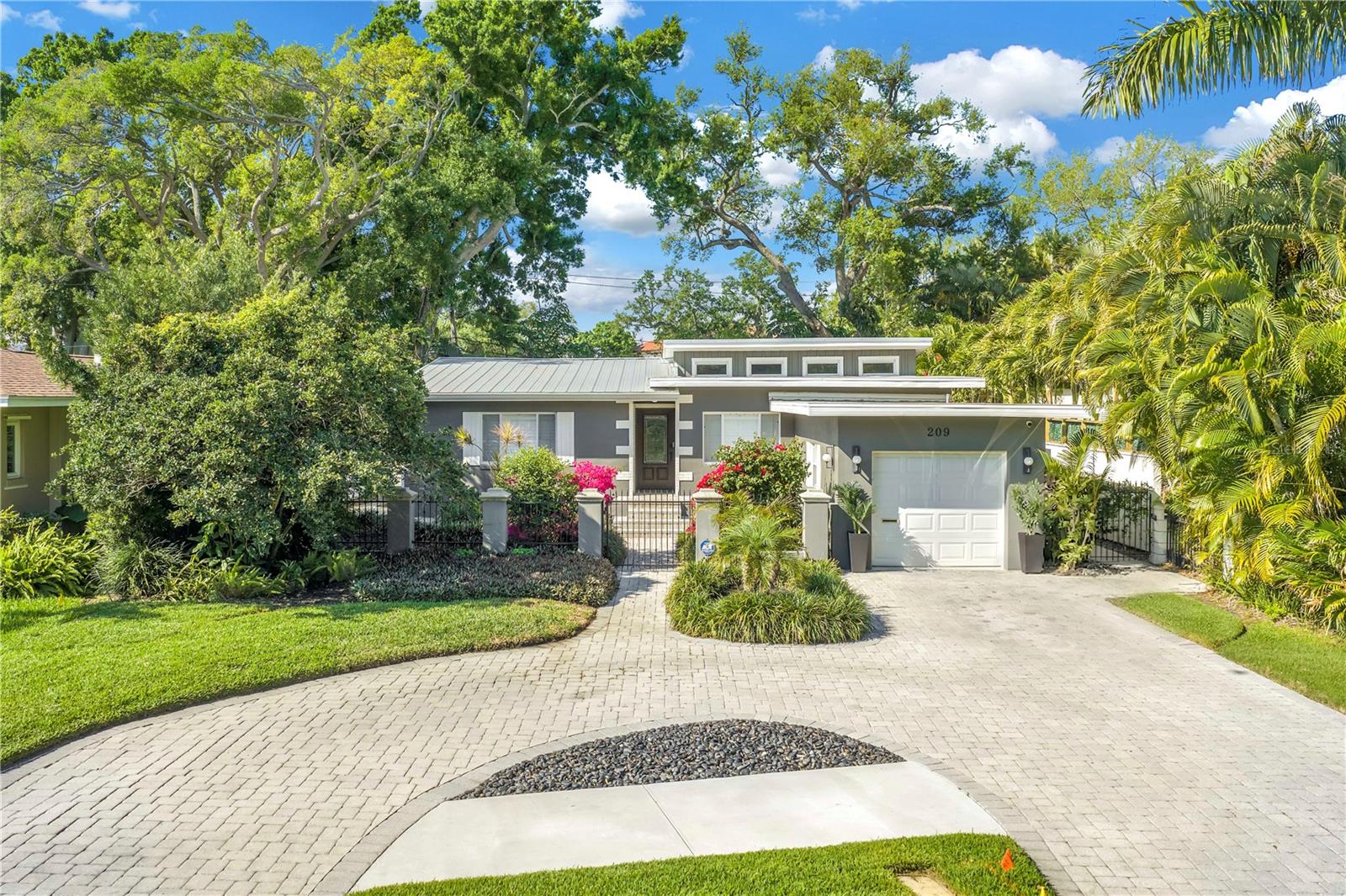 209 BANDERA Way ST PETERSBURG, FL 33704