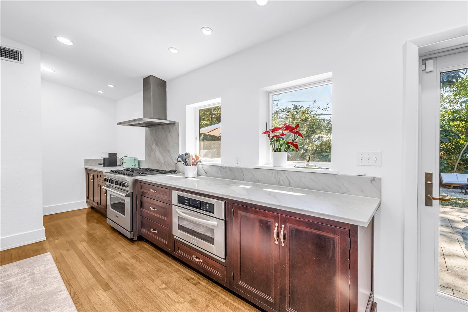 209 BANDERA Way ST PETERSBURG, FL 33704