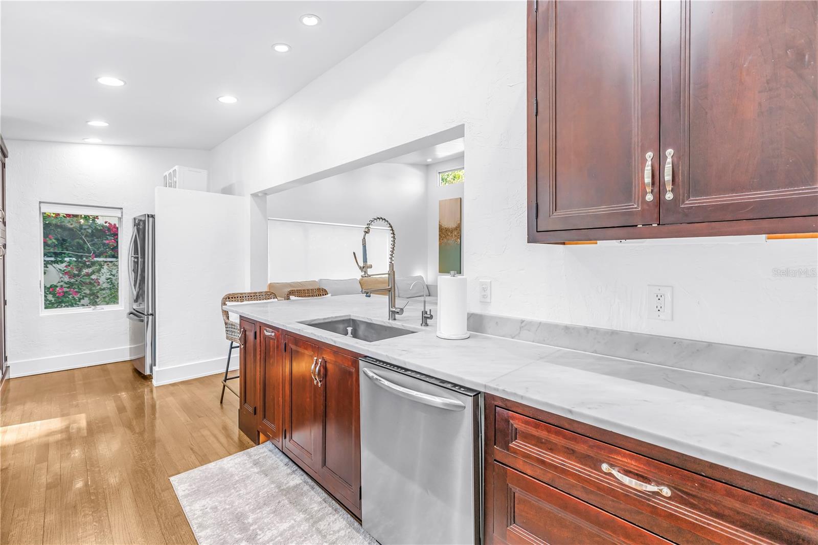 209 BANDERA Way ST PETERSBURG, FL 33704