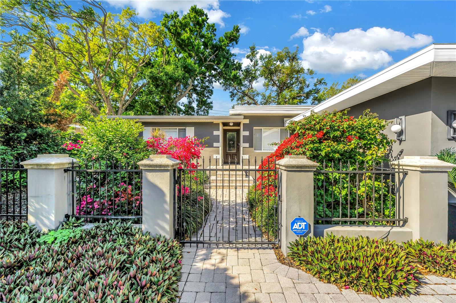 209 BANDERA Way ST PETERSBURG, FL 33704