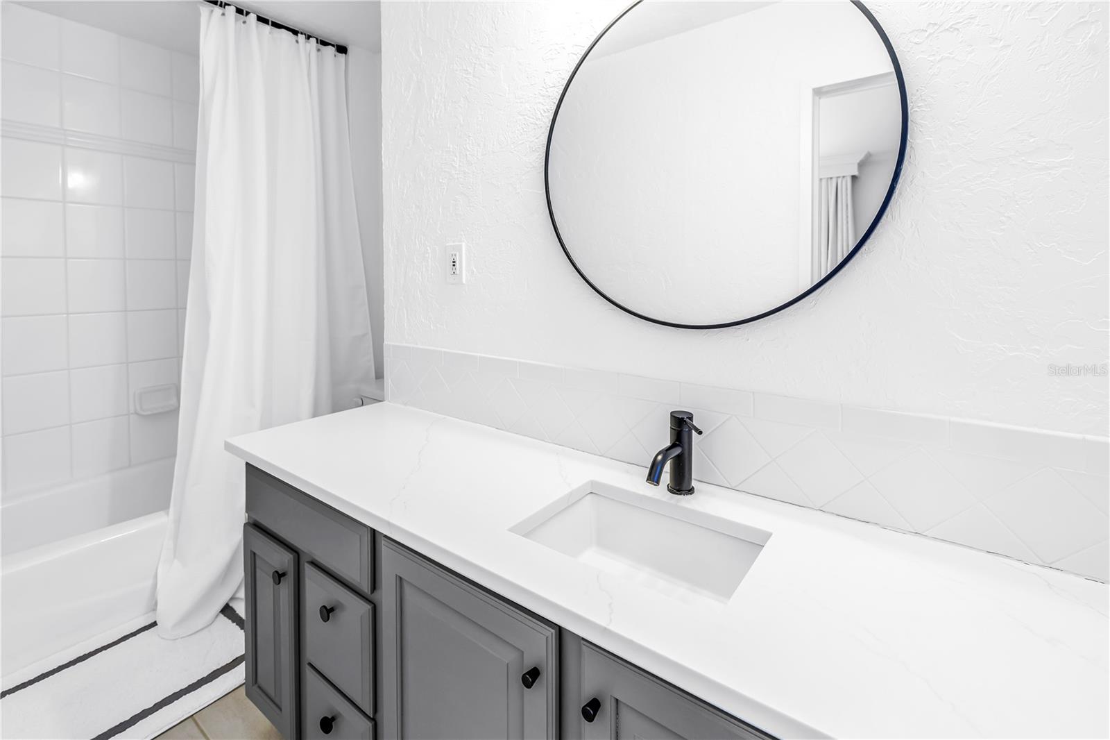 209 BANDERA Way ST PETERSBURG, FL 33704