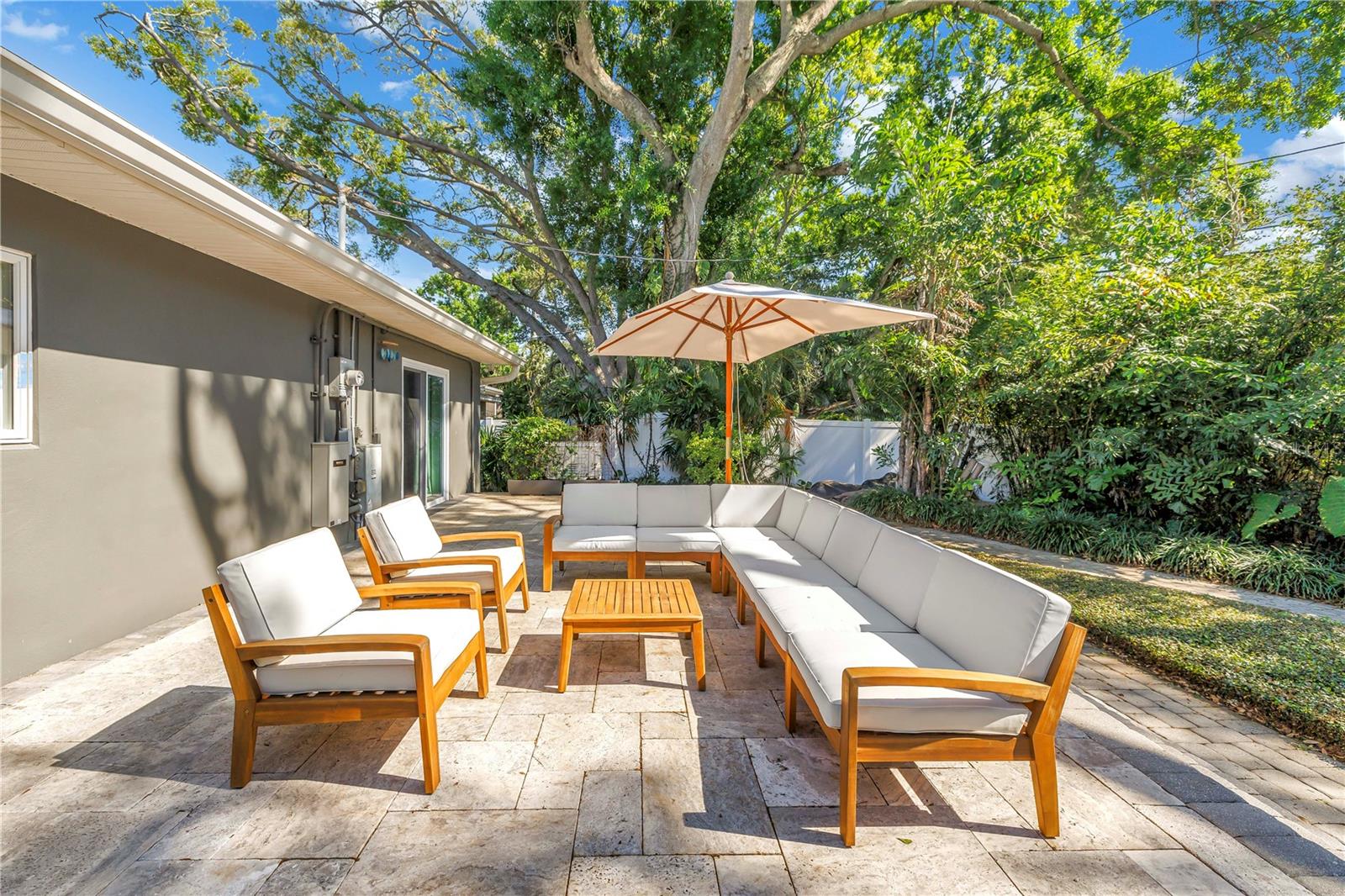 209 BANDERA Way ST PETERSBURG, FL 33704