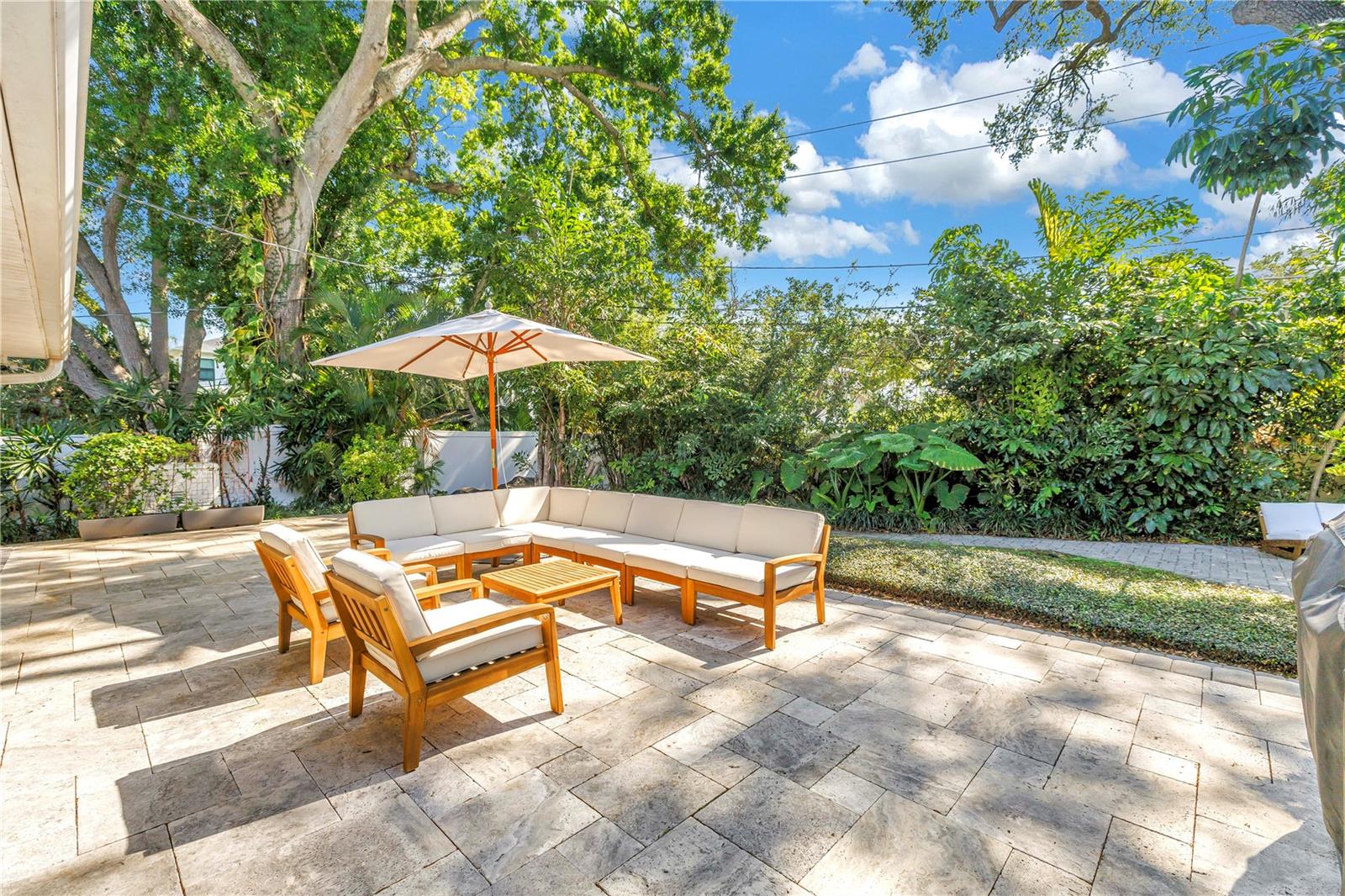 209 BANDERA Way ST PETERSBURG, FL 33704