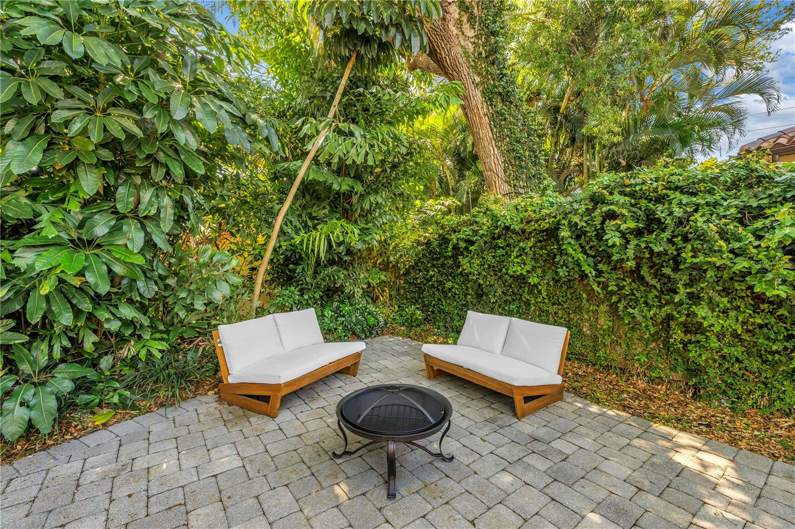 209 BANDERA Way ST PETERSBURG, FL 33704