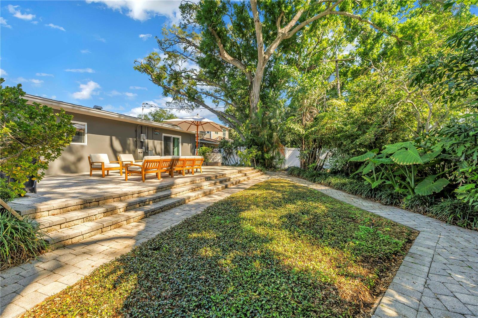 209 BANDERA Way ST PETERSBURG, FL 33704