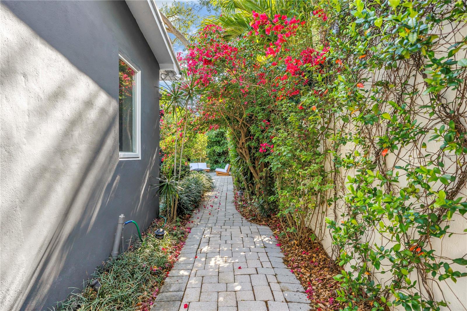 209 BANDERA Way ST PETERSBURG, FL 33704