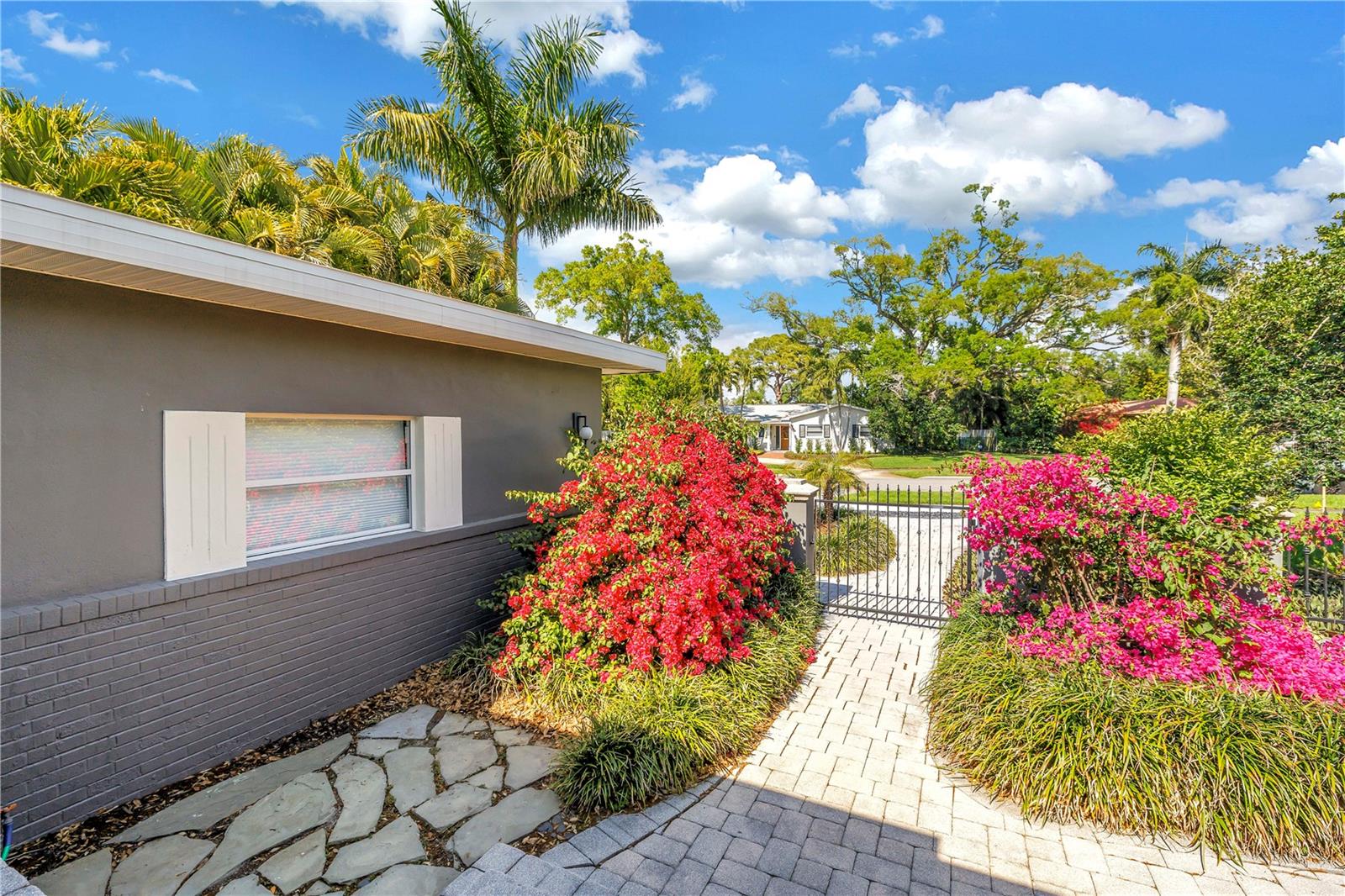 209 BANDERA Way ST PETERSBURG, FL 33704