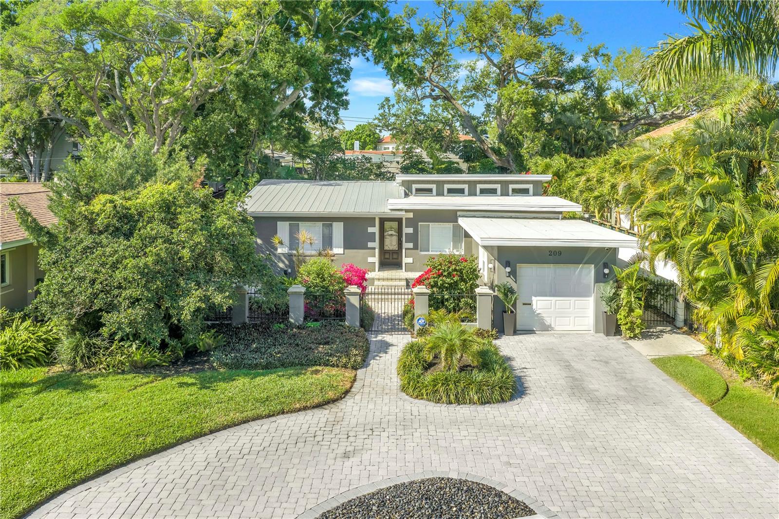 209 BANDERA Way ST PETERSBURG, FL 33704