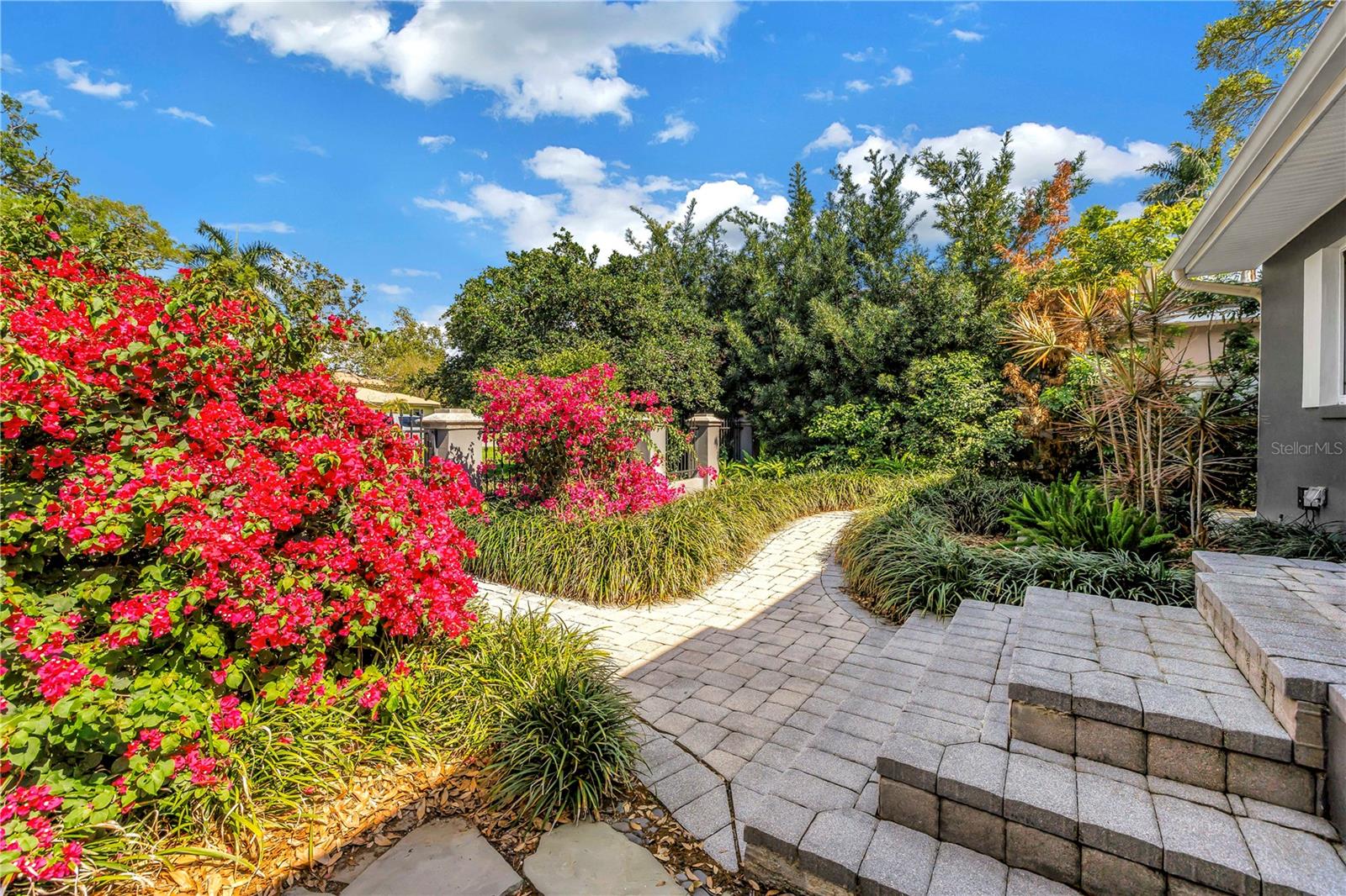 209 BANDERA Way ST PETERSBURG, FL 33704