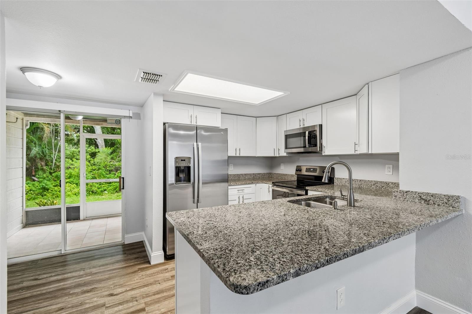 1403 BRIGADOON Dr CLEARWATER, FL 33759
