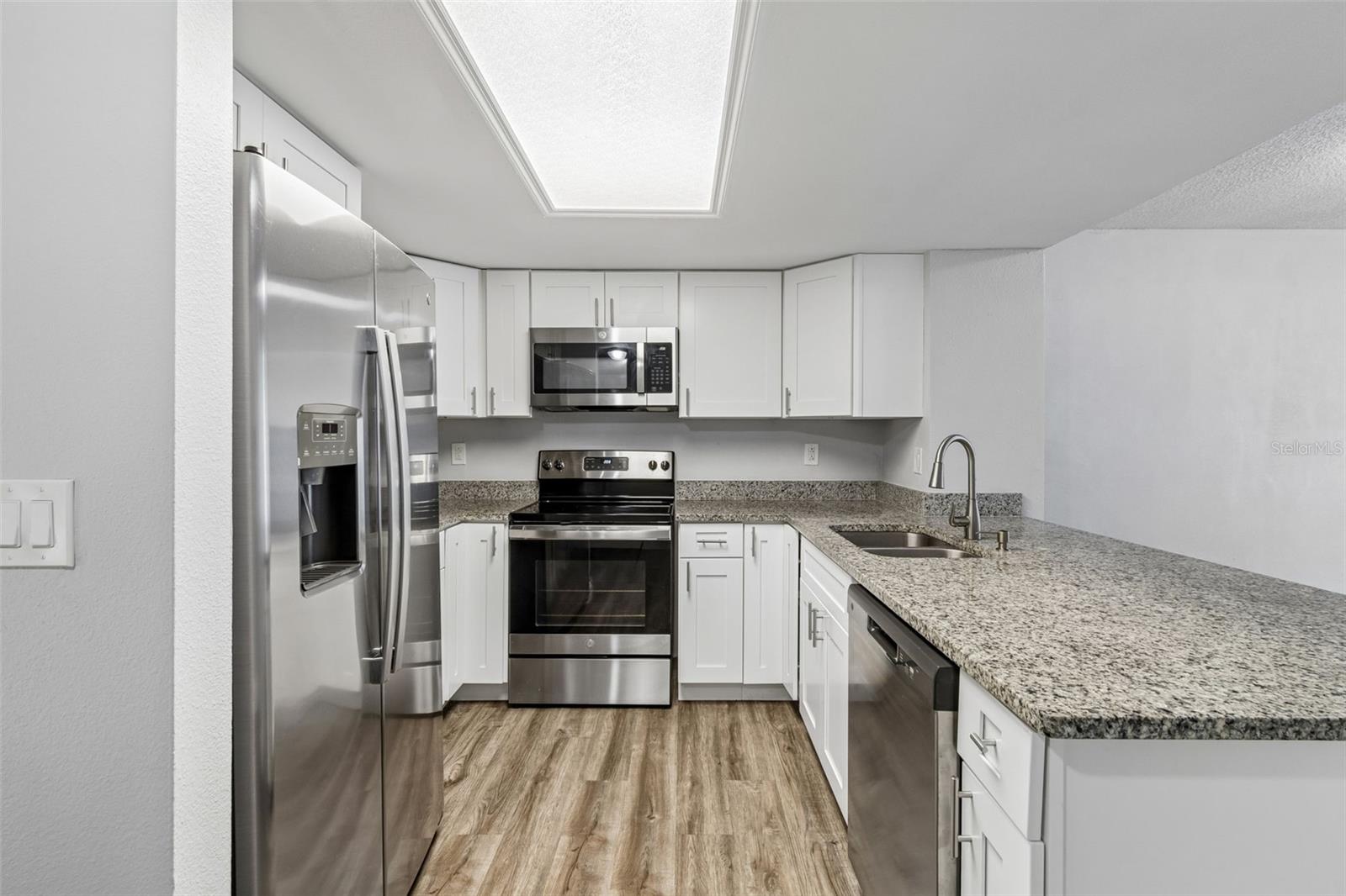 1403 BRIGADOON Dr CLEARWATER, FL 33759