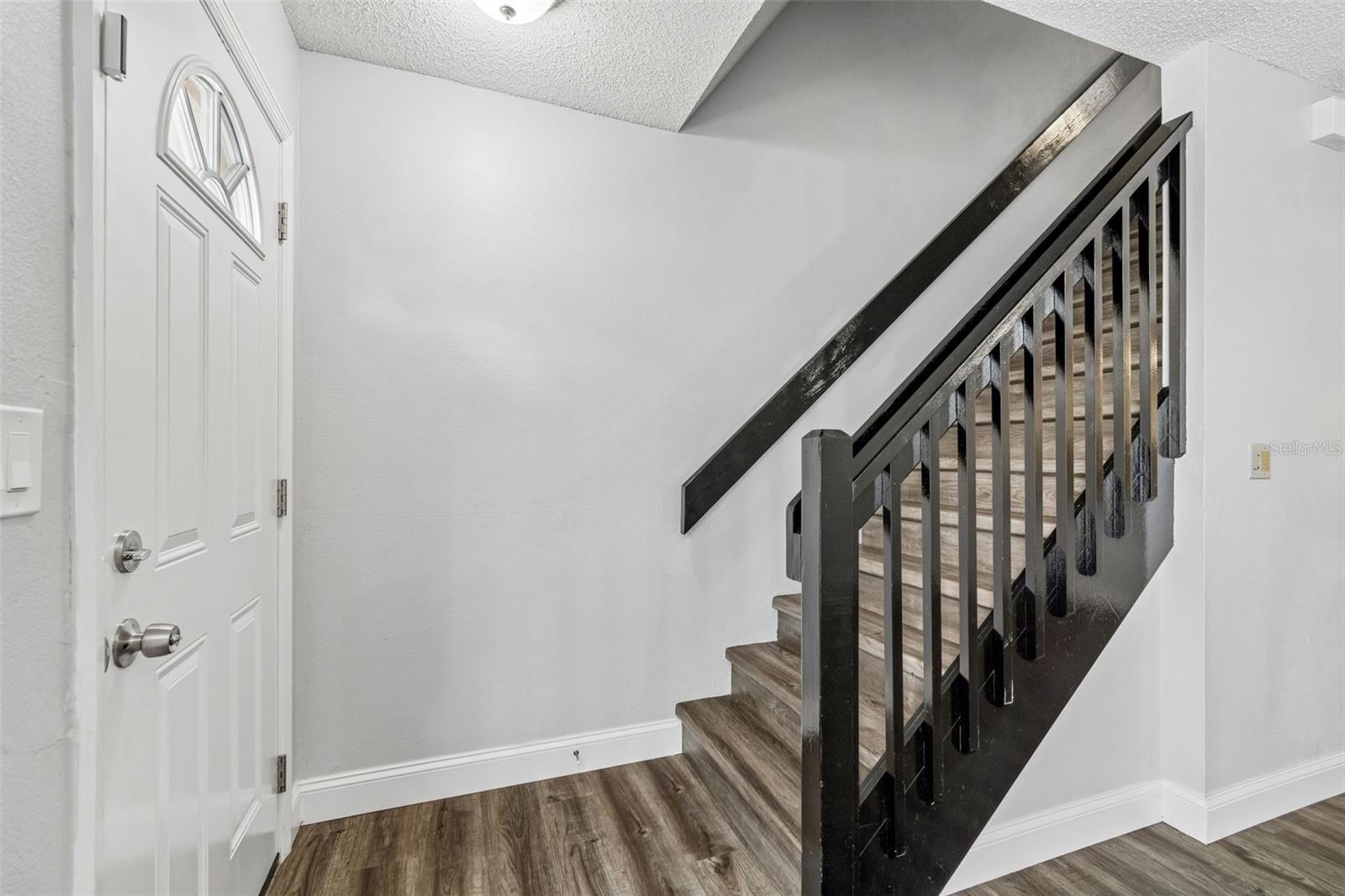 1403 BRIGADOON Dr CLEARWATER, FL 33759