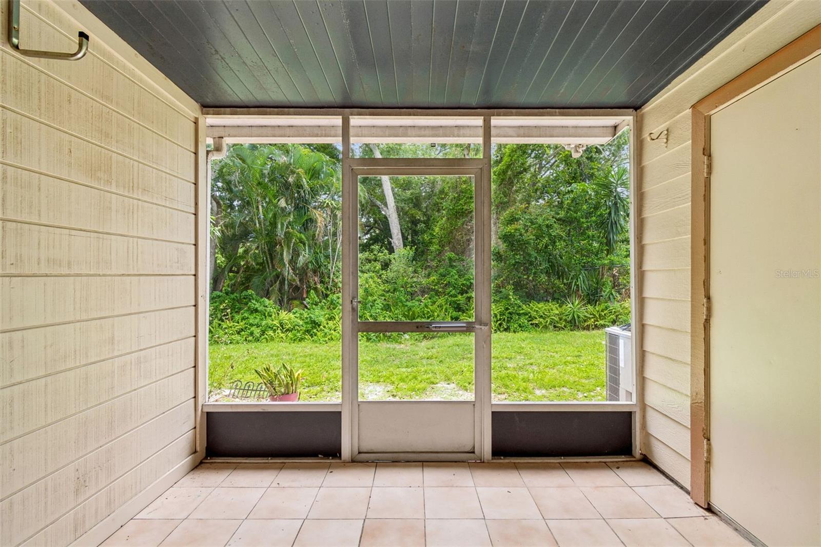 1403 BRIGADOON Dr CLEARWATER, FL 33759