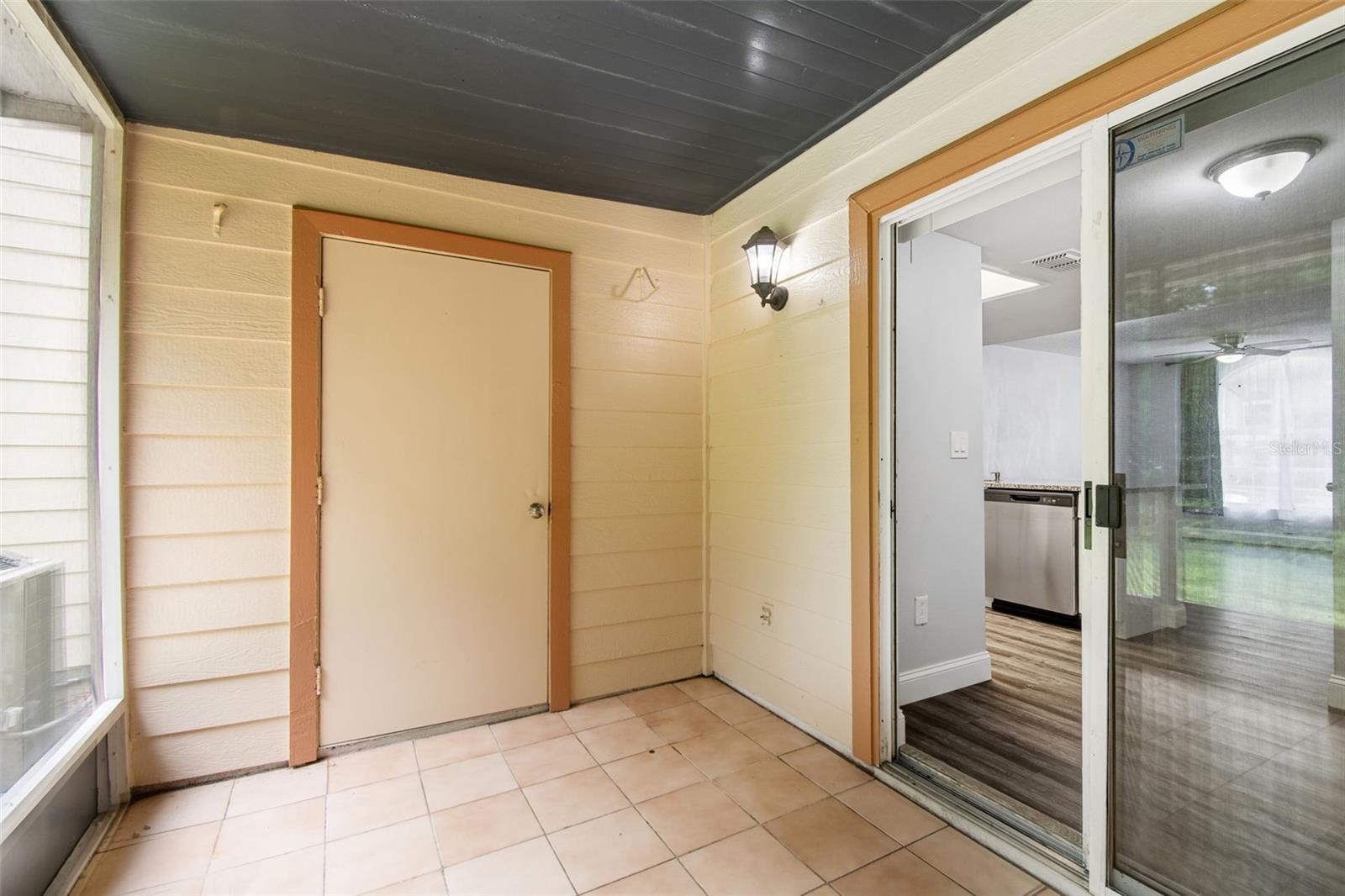 1403 BRIGADOON Dr CLEARWATER, FL 33759