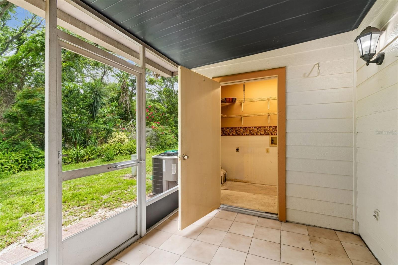 1403 BRIGADOON Dr CLEARWATER, FL 33759