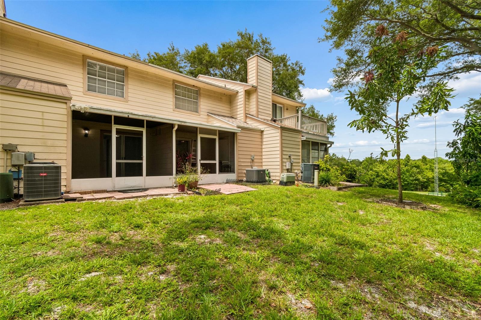 1403 BRIGADOON Dr CLEARWATER, FL 33759