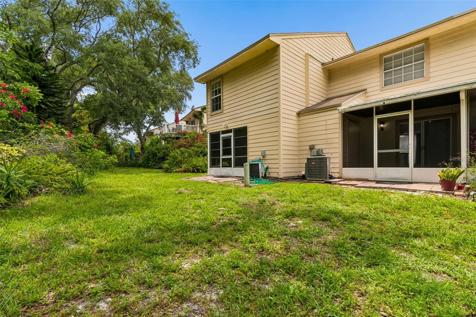 1403 BRIGADOON Dr CLEARWATER, FL 33759