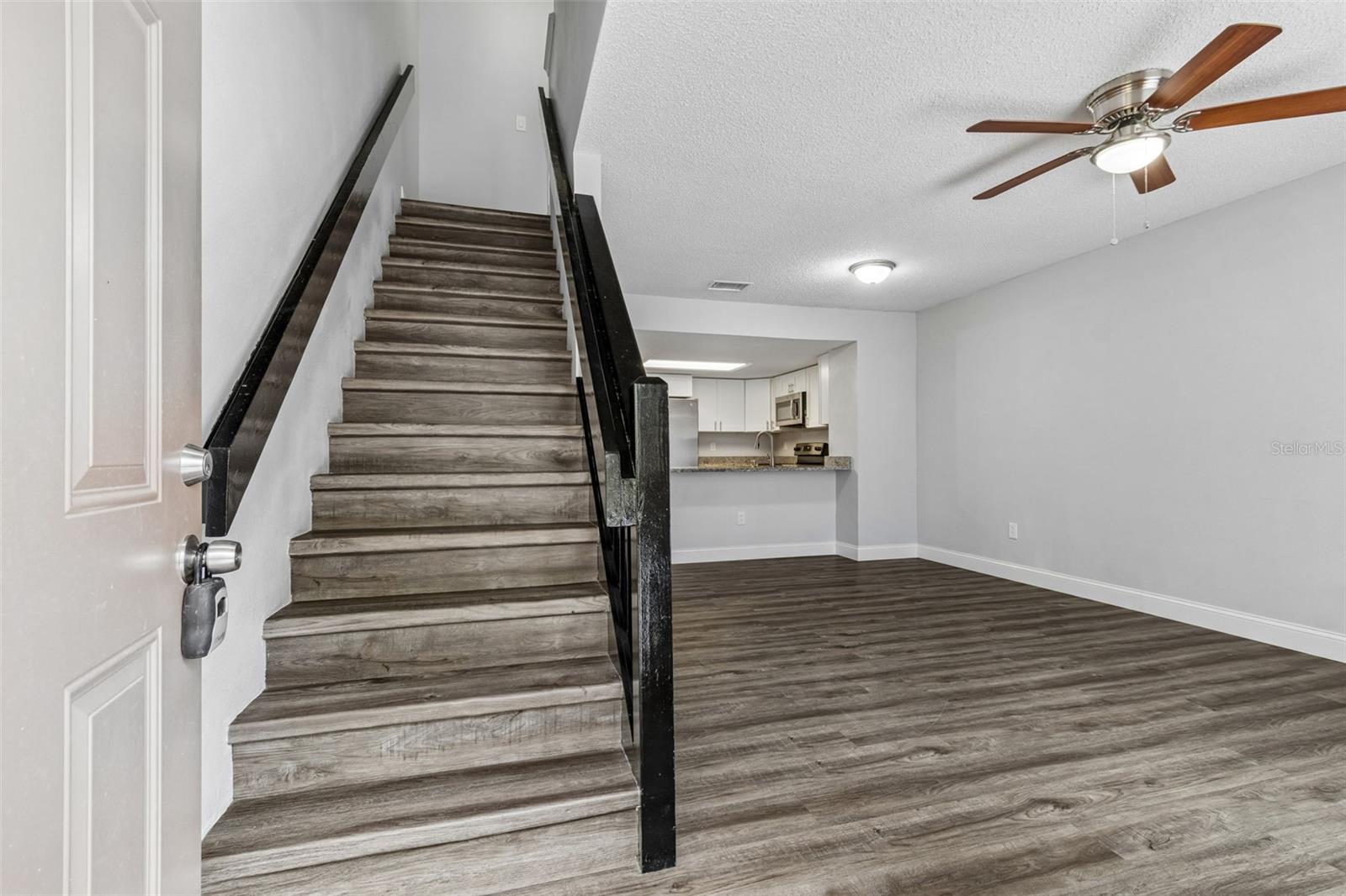 1403 BRIGADOON Dr CLEARWATER, FL 33759