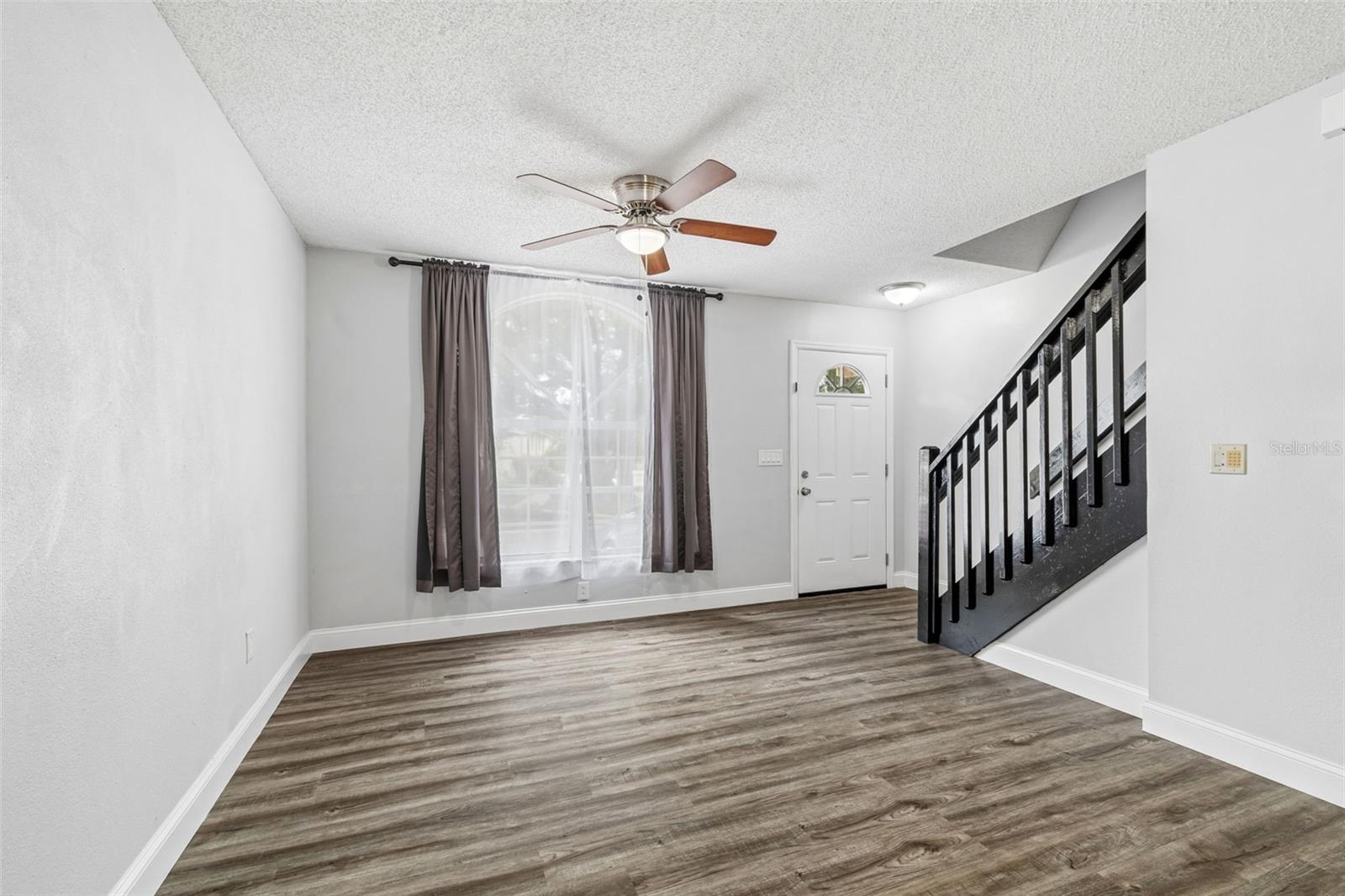 1403 BRIGADOON Dr CLEARWATER, FL 33759
