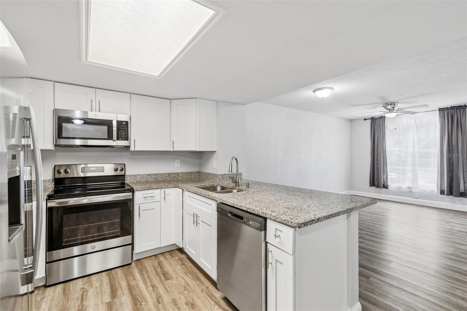 1403 BRIGADOON Dr CLEARWATER, FL 33759