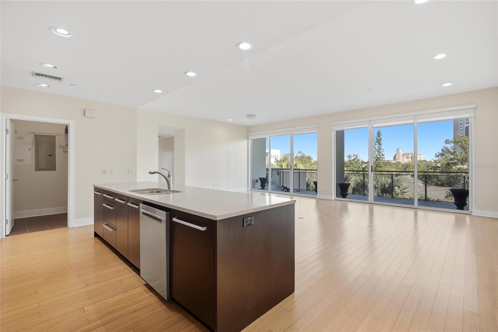 475 2ND St #302 ST PETERSBURG, FL 33701