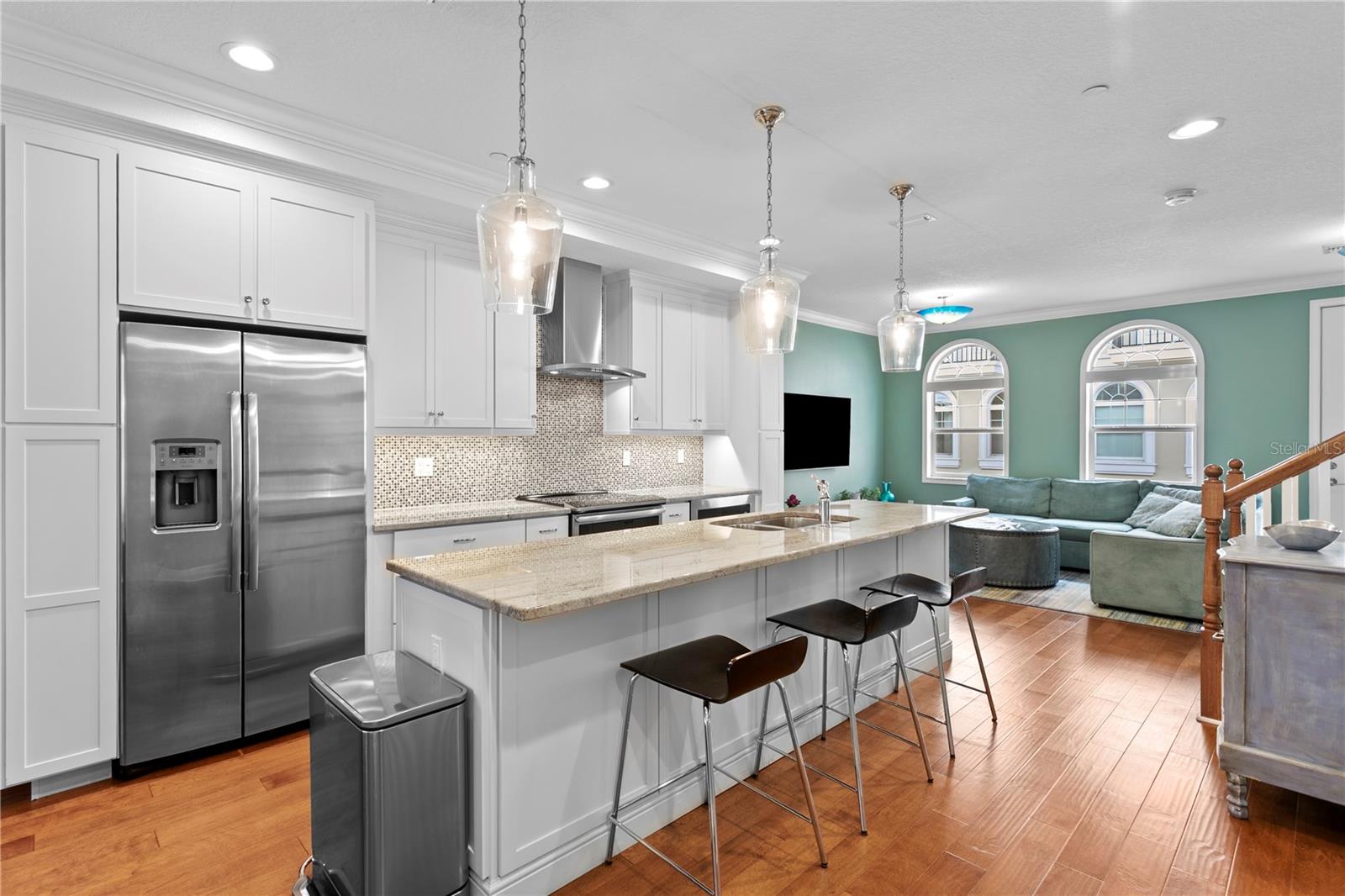 412 REGENT Ln ST PETERSBURG, FL 33701