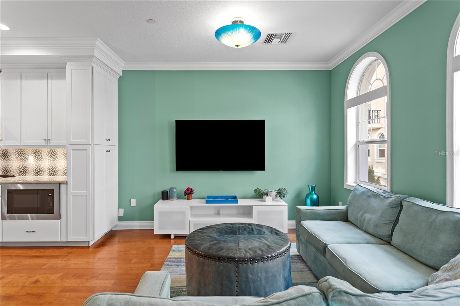 412 REGENT Ln ST PETERSBURG, FL 33701