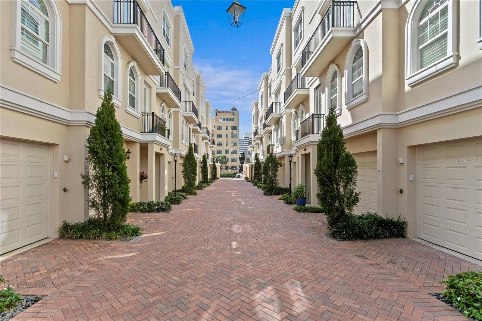 412 REGENT Ln ST PETERSBURG, FL 33701