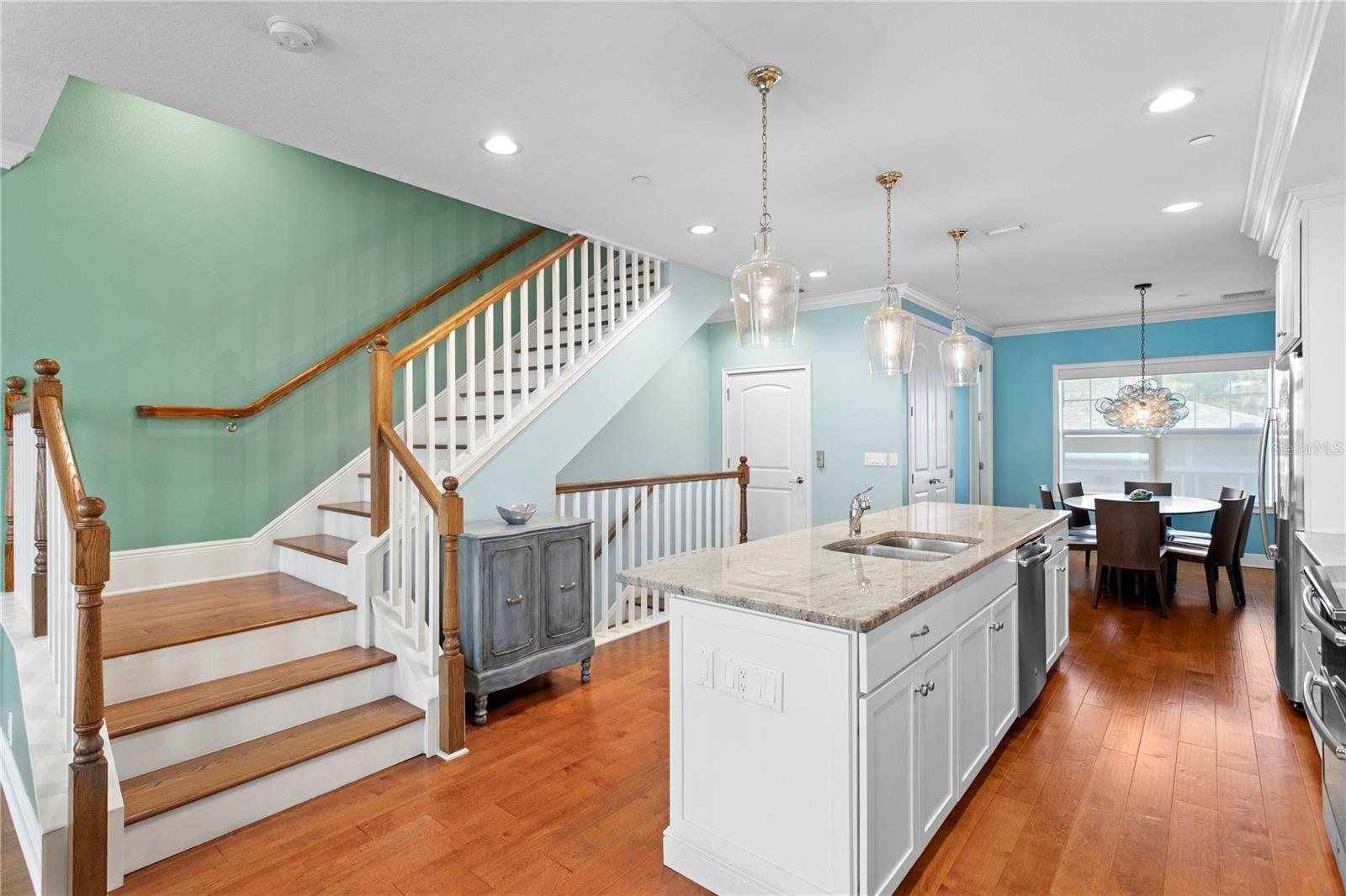 412 REGENT Ln ST PETERSBURG, FL 33701