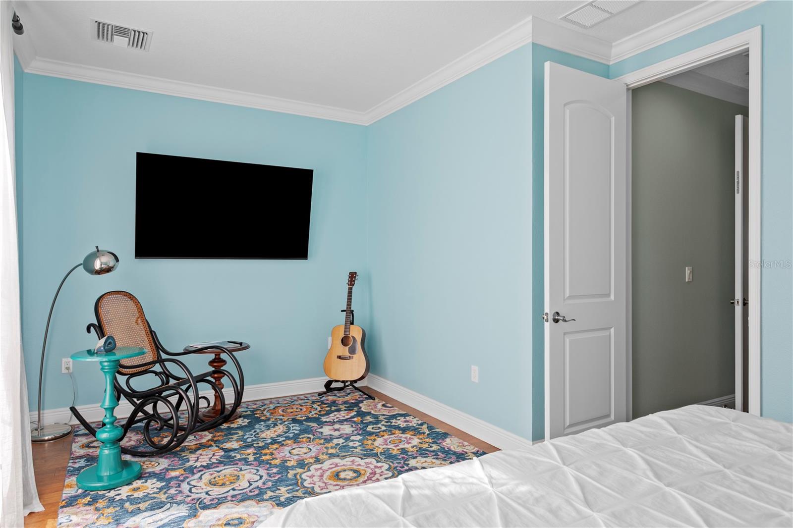 412 REGENT Ln ST PETERSBURG, FL 33701