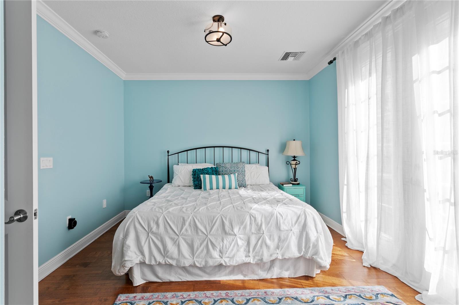 412 REGENT Ln ST PETERSBURG, FL 33701