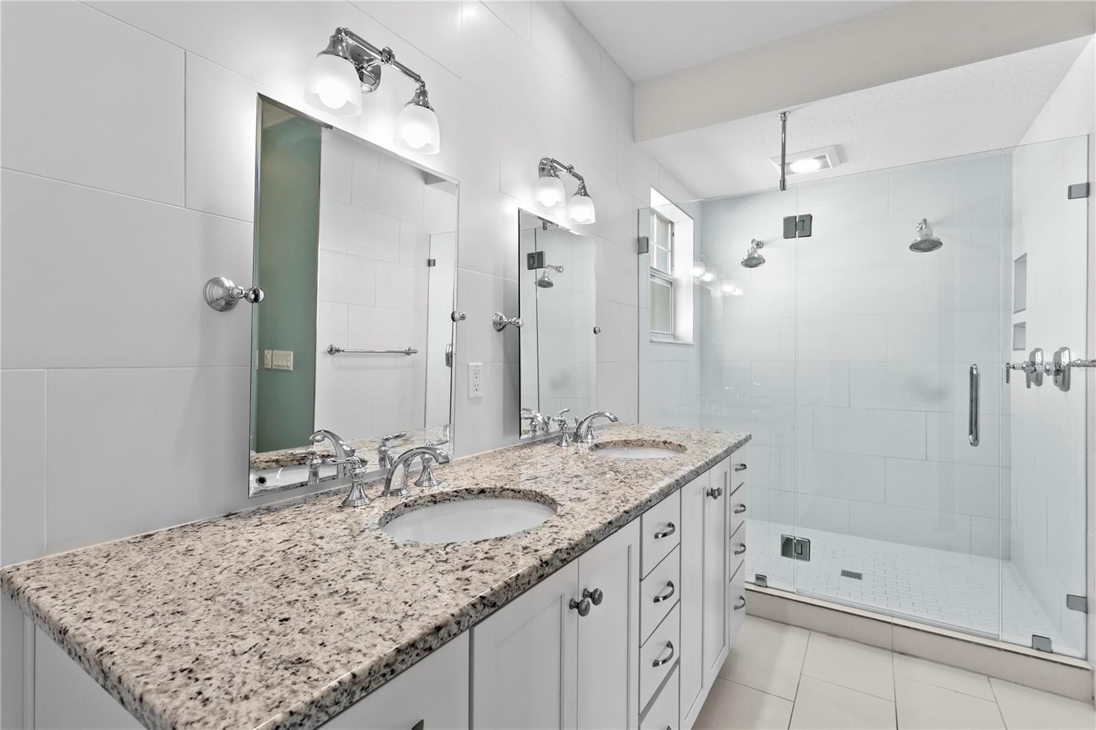 412 REGENT Ln ST PETERSBURG, FL 33701