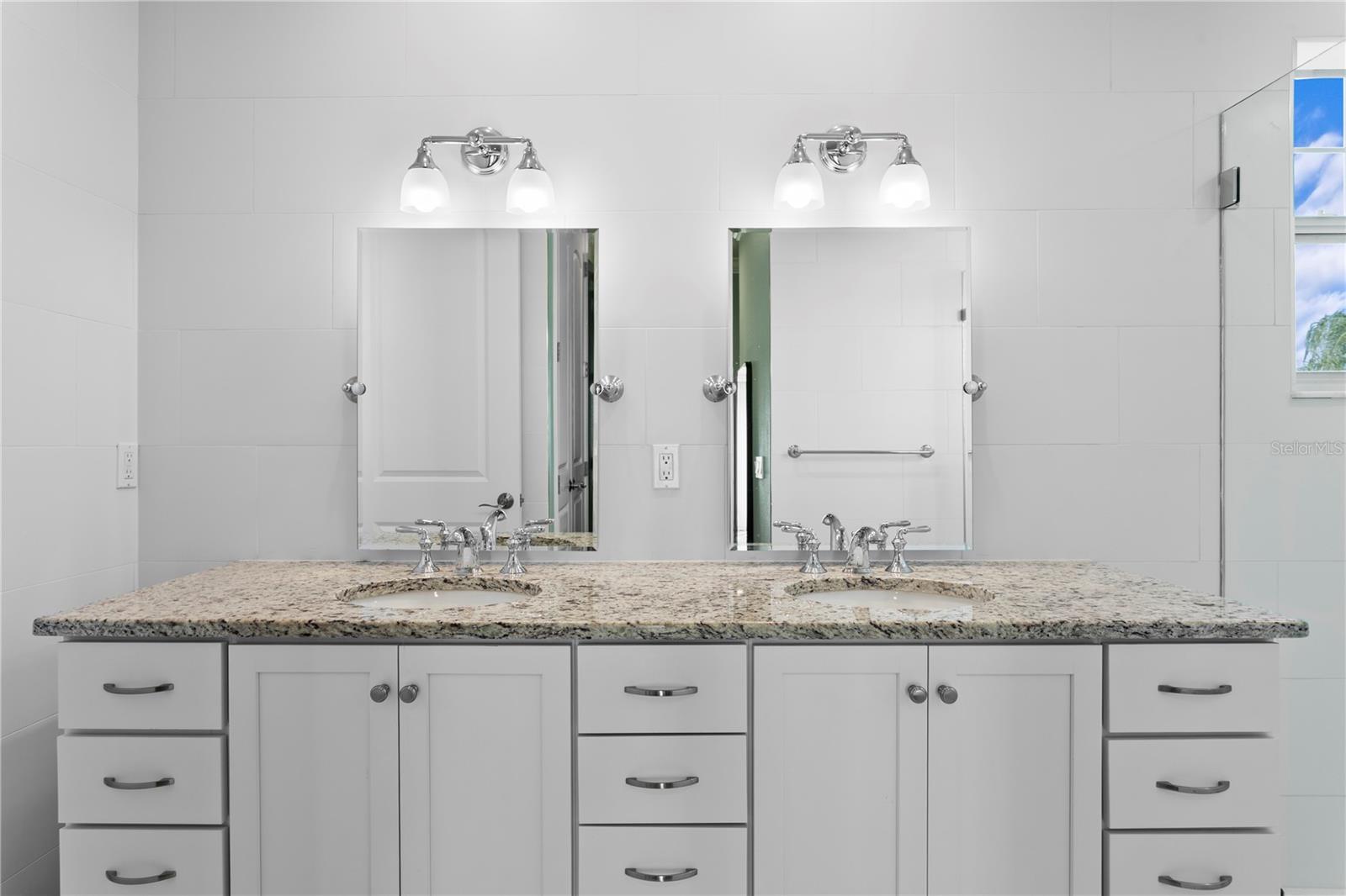 412 REGENT Ln ST PETERSBURG, FL 33701