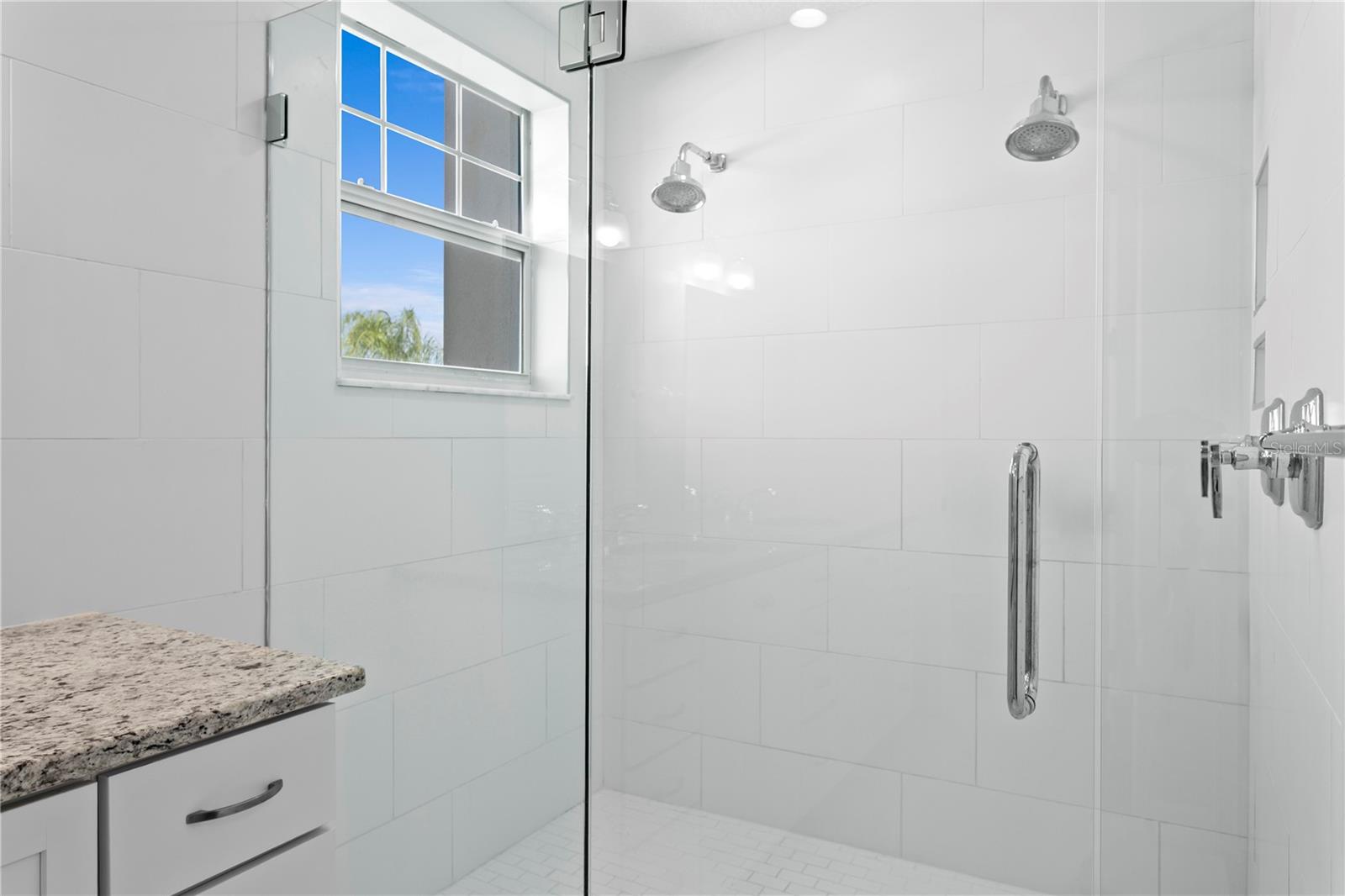 412 REGENT Ln ST PETERSBURG, FL 33701