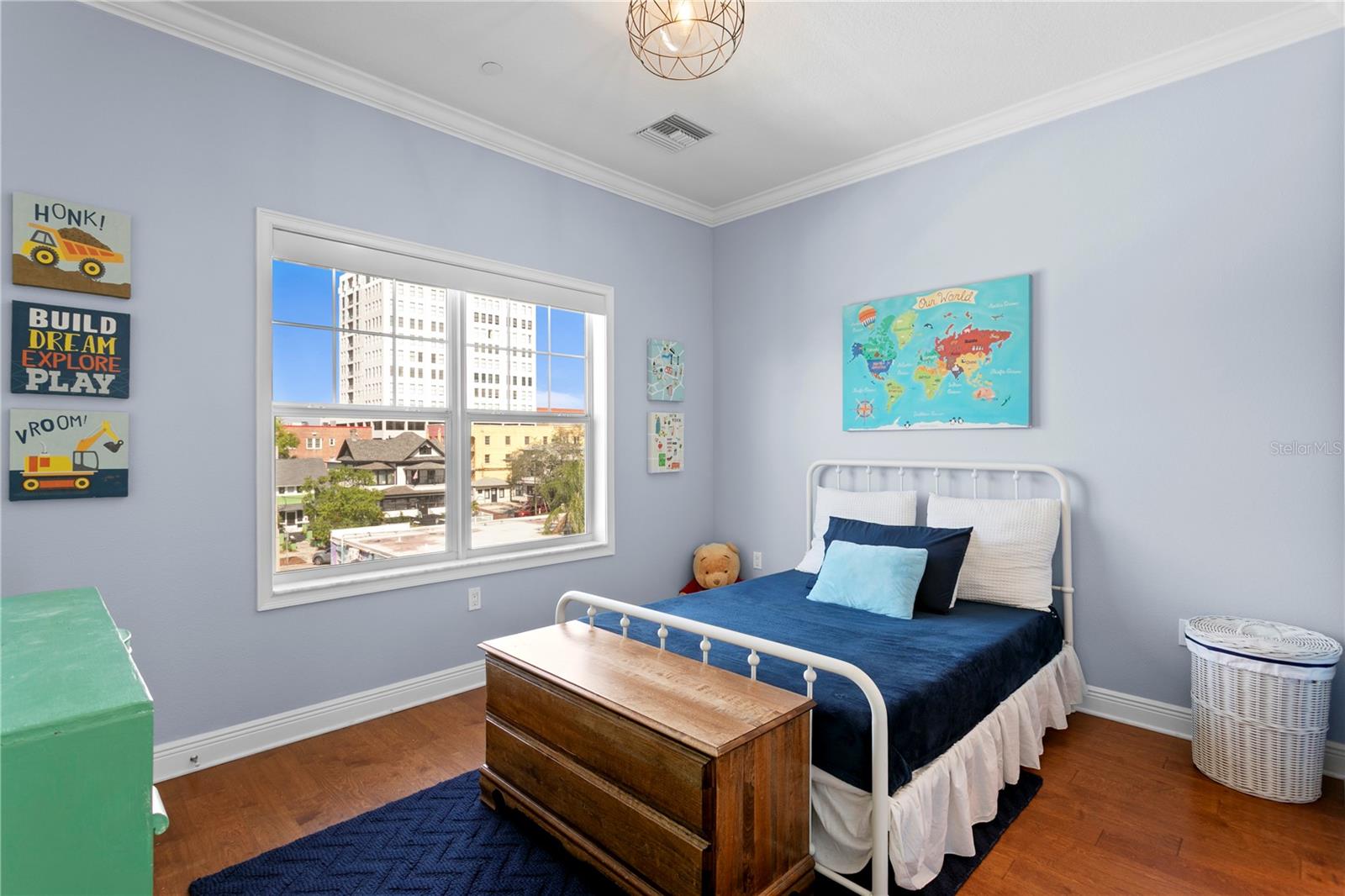 412 REGENT Ln ST PETERSBURG, FL 33701