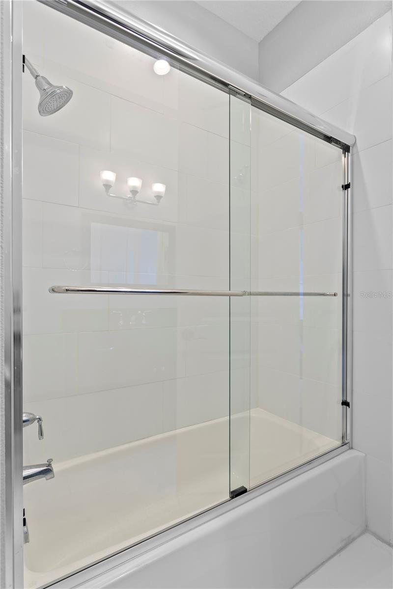 412 REGENT Ln ST PETERSBURG, FL 33701