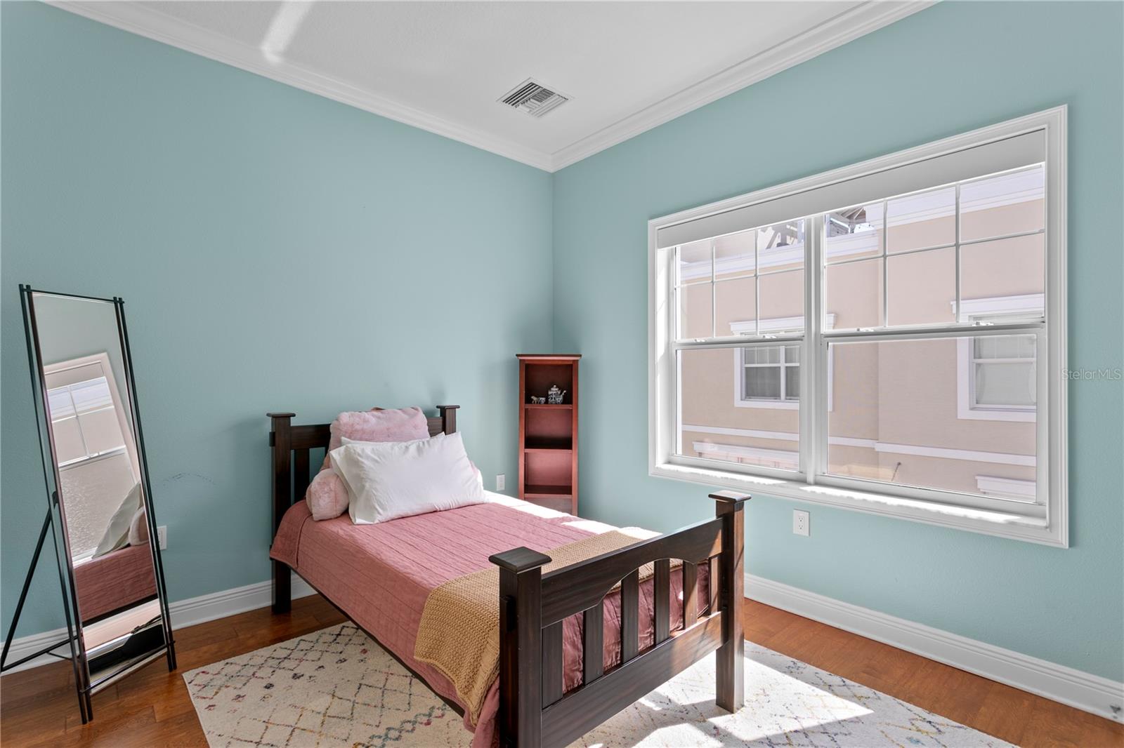 412 REGENT Ln ST PETERSBURG, FL 33701