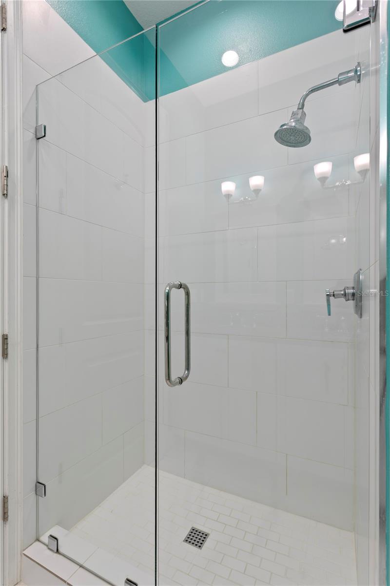 412 REGENT Ln ST PETERSBURG, FL 33701