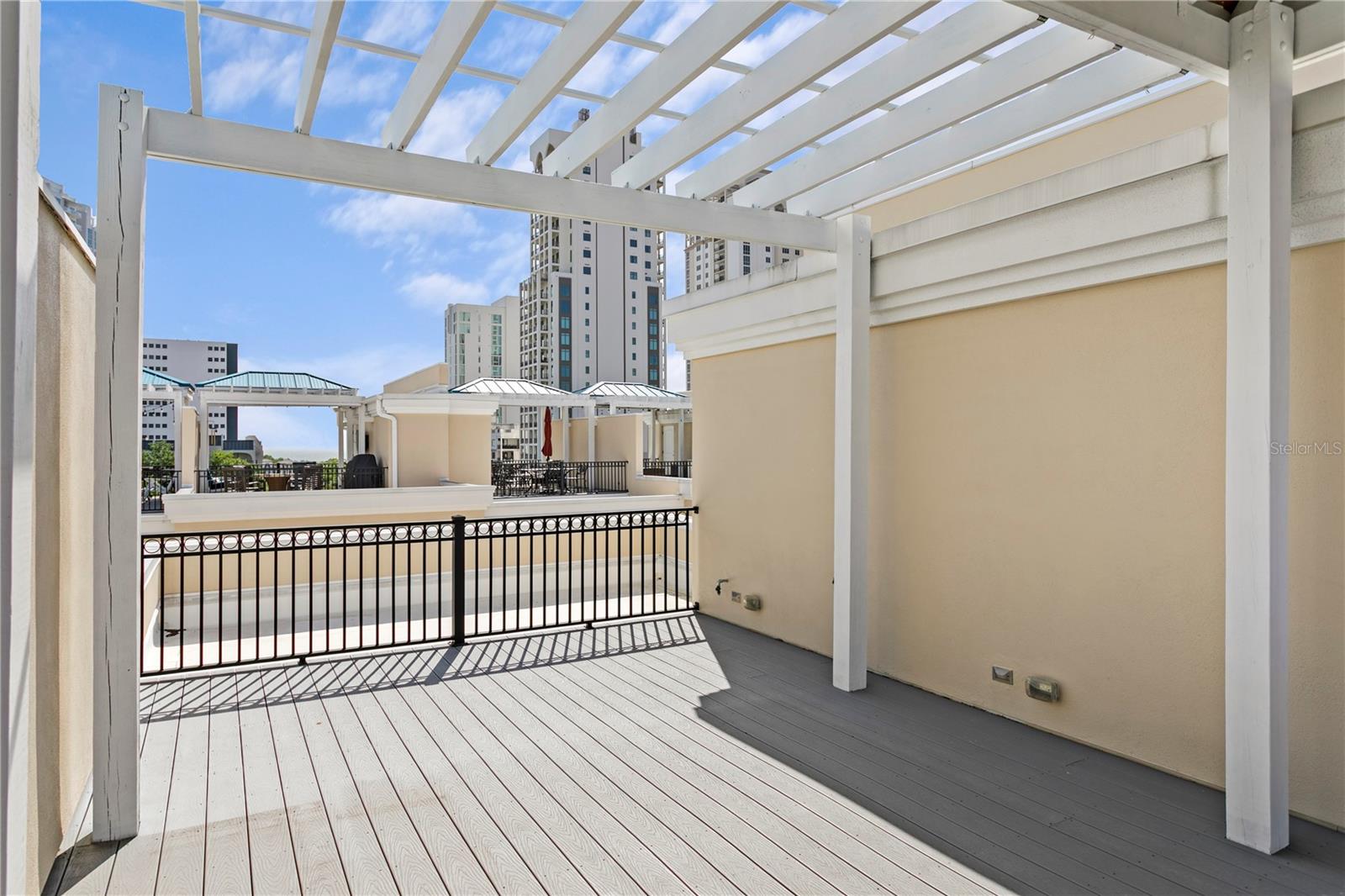 412 REGENT Ln ST PETERSBURG, FL 33701