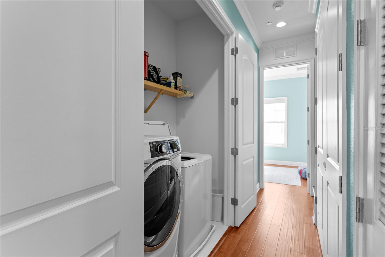 412 REGENT Ln ST PETERSBURG, FL 33701