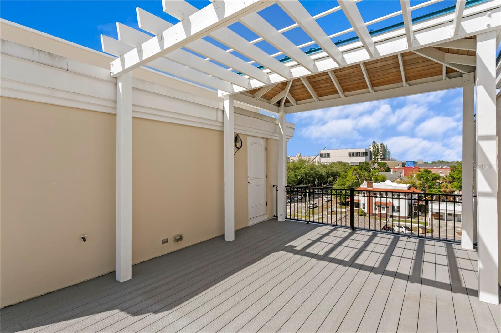 412 REGENT Ln ST PETERSBURG, FL 33701